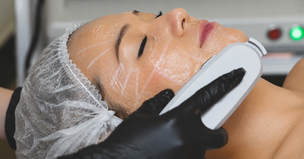 HIFU treatment being performed at Dermal Distinction